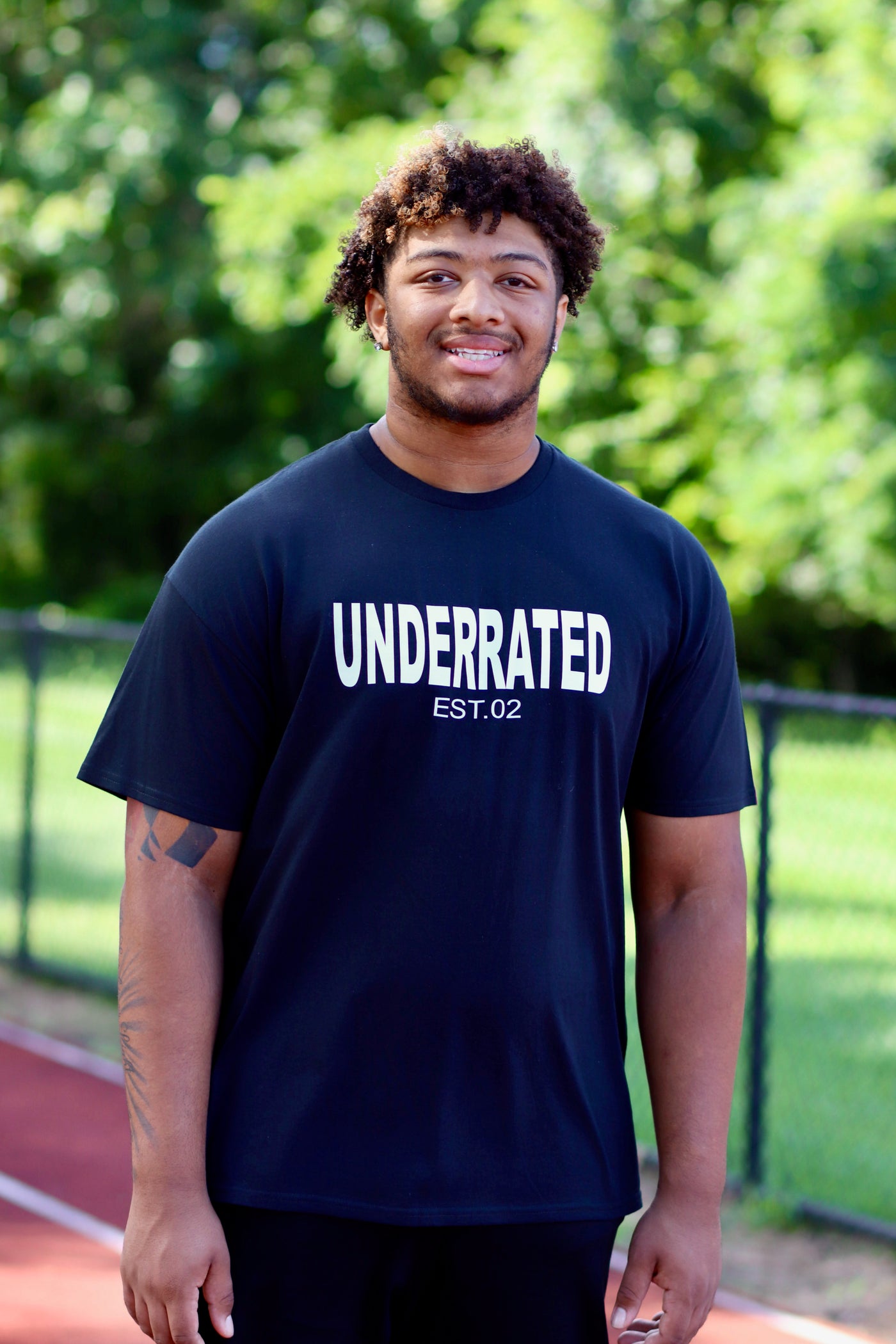 UNDERRATED BLACK T-SHIRT