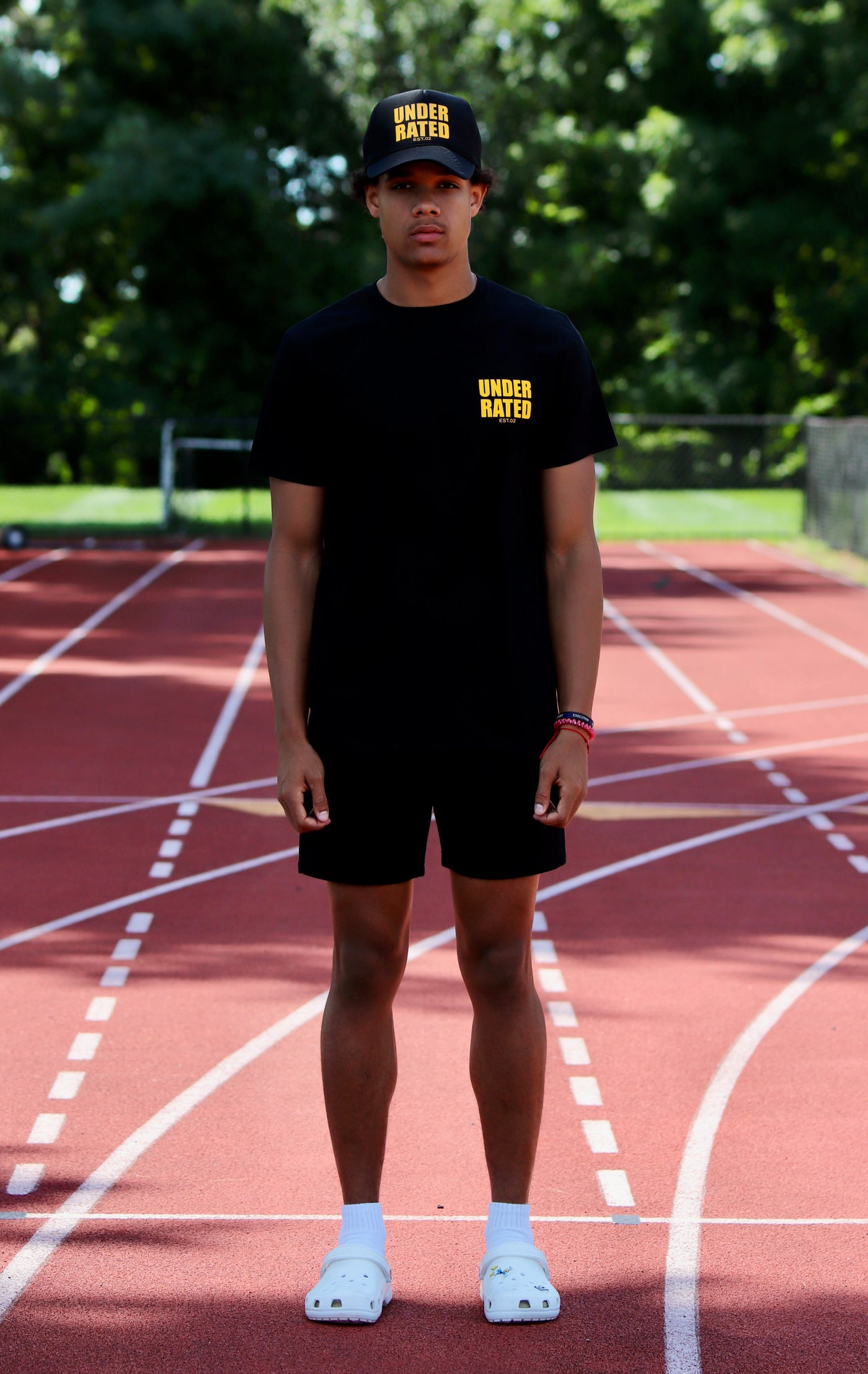 UNDERRATED BLACK T-SHIRT YELLOW SIDE TEXT
