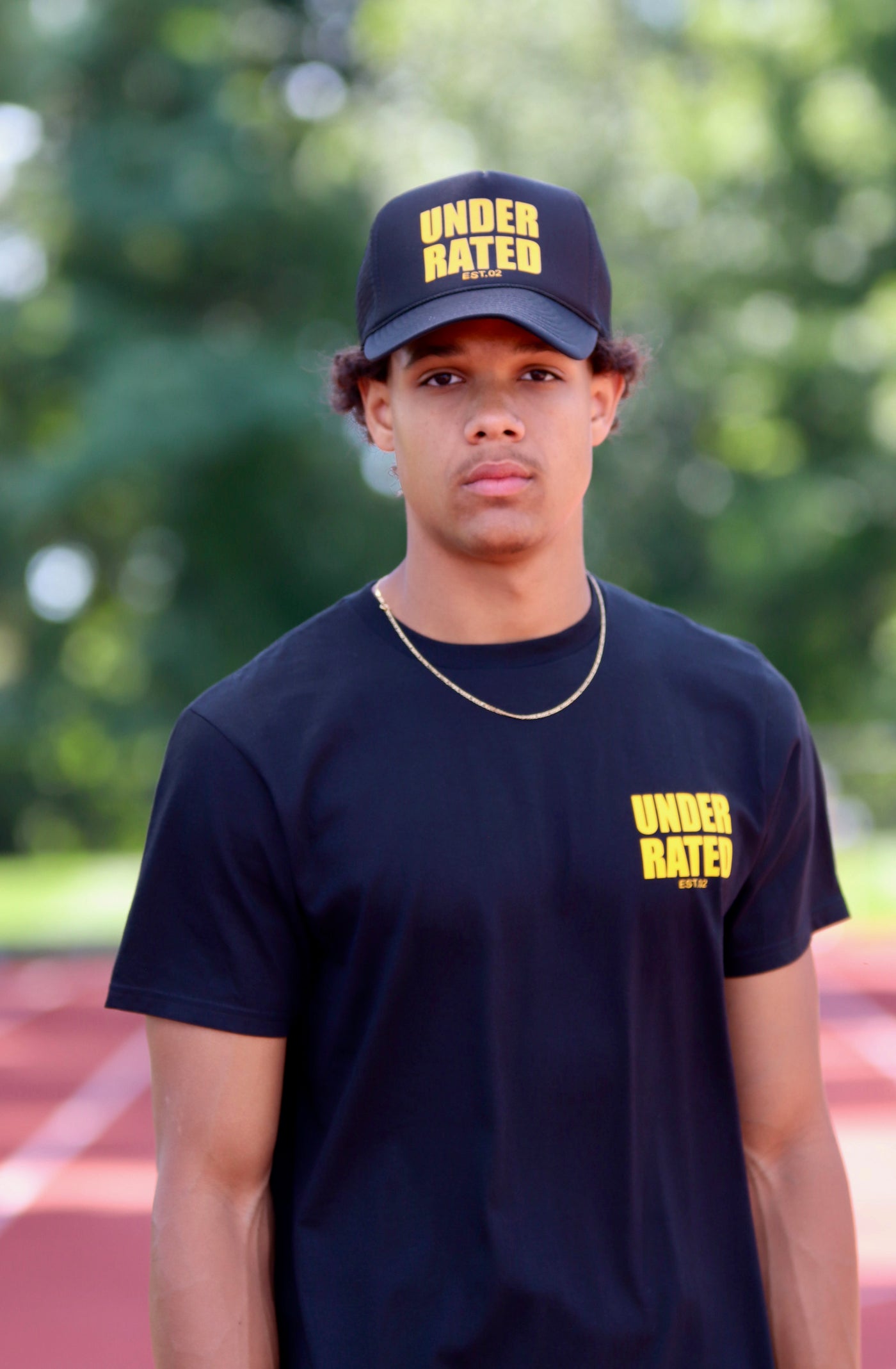 UNDERRATED BLACK T-SHIRT YELLOW SIDE TEXT
