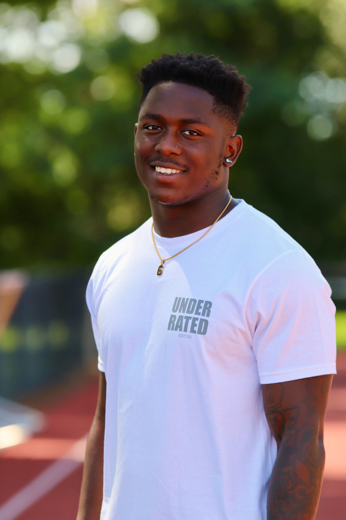 UNDERRATED WHITE T-SHIRT SIDE TEXT
