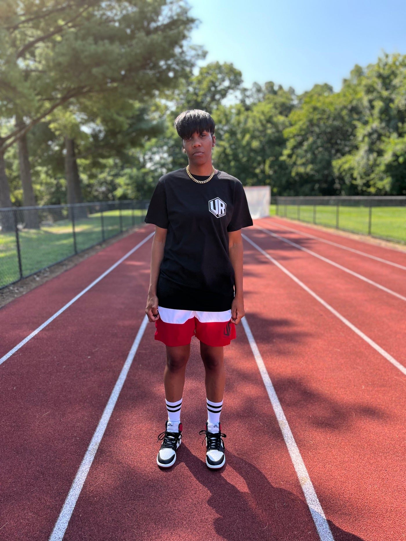 UR SIDE LOGO BLACK T-SHIRT