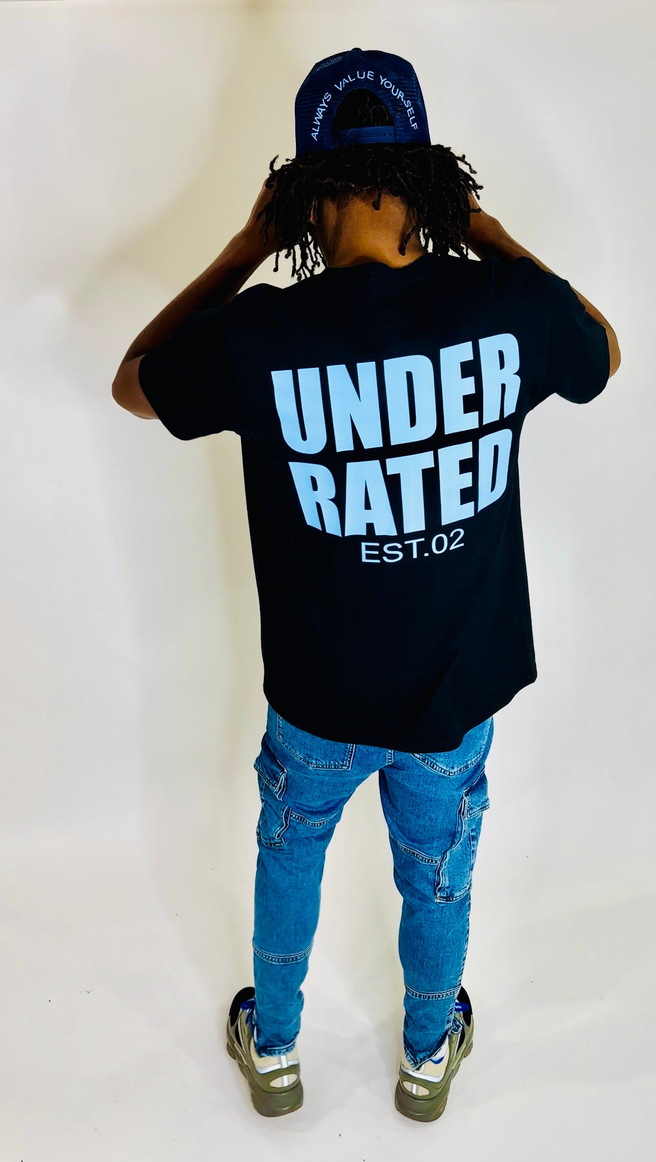 UNDERRATED BLACK T-SHIRT NAVY BLUE SIDE TEXT